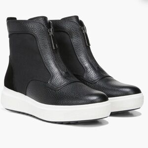 NEW! Naturalizer Tisha black platform bootie size 8